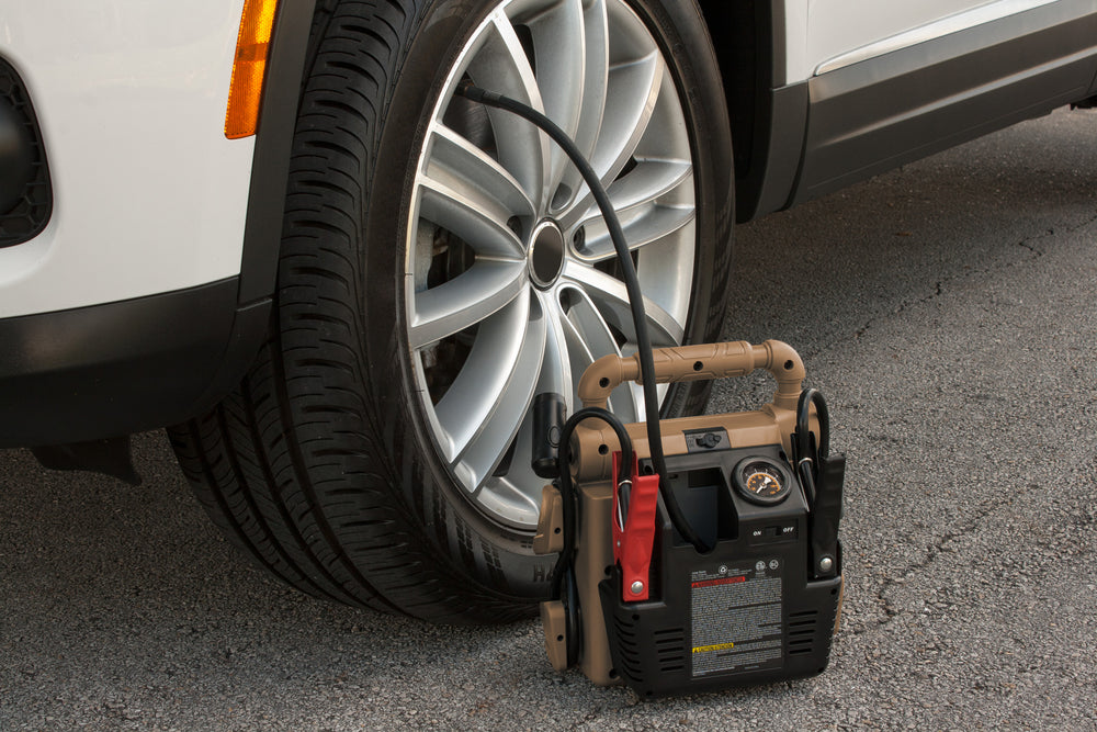 STANLEY FATMAX 700/350 Amp Jump Starter w/120 PSI Compressor (J7CS)