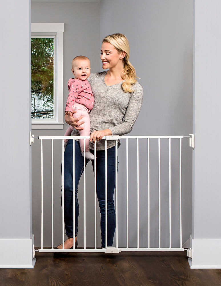 Regalo Extra Wide 2-in-1 Stairway and Hallway Safety Gate with Mounting Kit