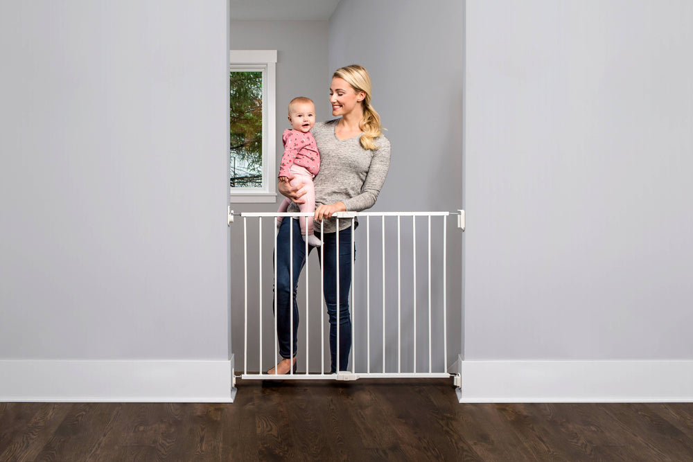 Regalo Extra Wide 2-in-1 Stairway and Hallway Safety Gate with Mounting Kit