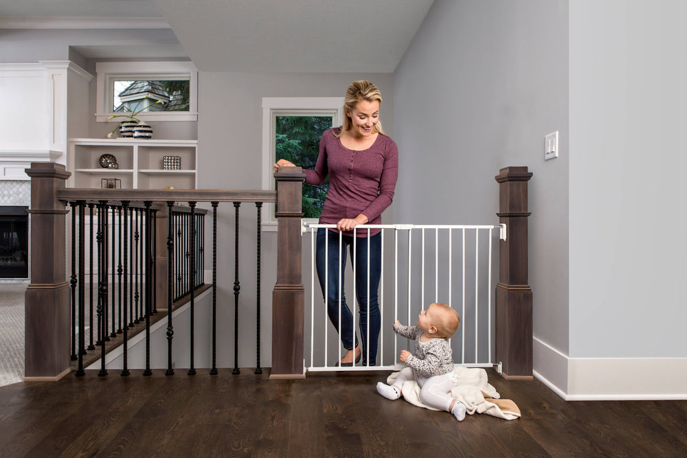 Regalo Extra Wide 2-in-1 Stairway and Hallway Safety Gate with Mounting Kit